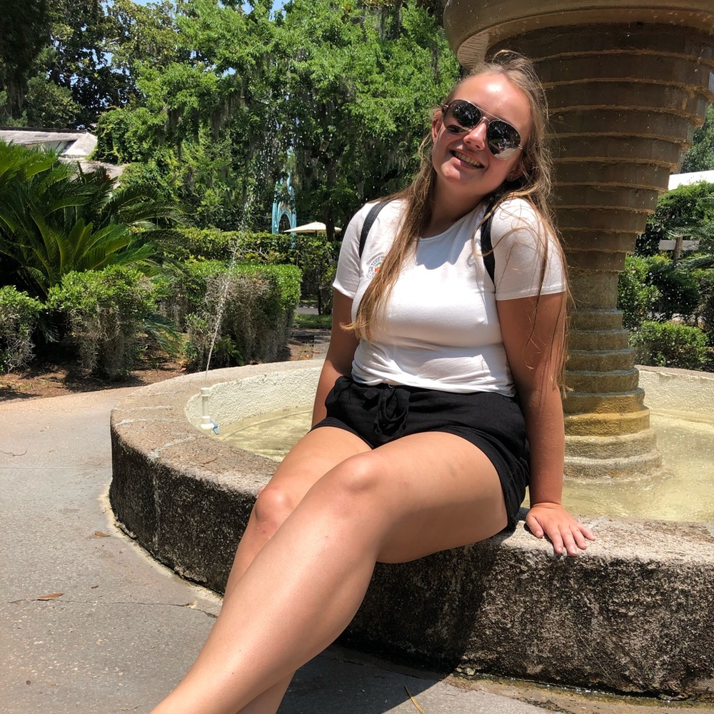 Meet your Posher, Holly